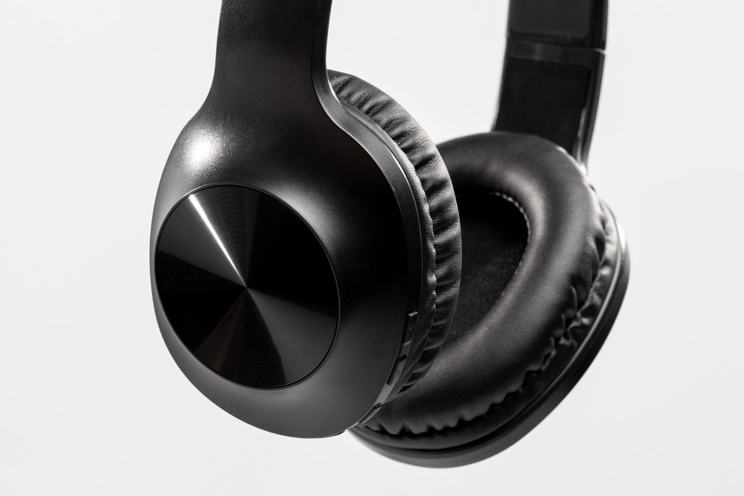 Auriculares con cancelación de ruido que bloquean sonidos externos